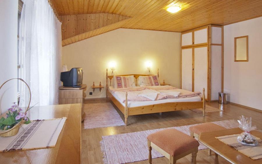 Penzion Spissky Dvor Smižany Buitenkant foto
